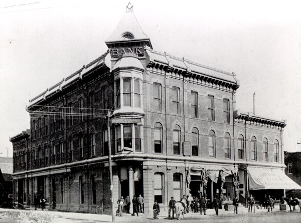 Bank at Linden and Walnut