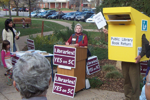 Peggy Reeves speaking at a Libraries-Yes press event outside Main Library, 2006